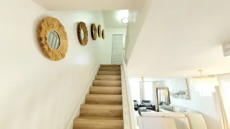 POSHPADZ Villa Hermosa, Sleeps 6, Water View, Walk to Jupiter Beach, Pool,Tennis