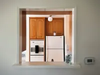 Newly renovated 3 bdr home. Just 15 min to the beach, 24 hour pancakes & SpaceX. Hotels in Del Aire