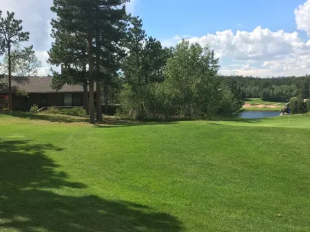 Beautiful, large, private home in Fox Acres- huge patio w/ gorgeous views! Отели в г. Ред Фетер Лейкс