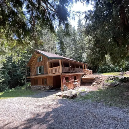 Private Forest Lodge Near Silverwood Theme Park - Sleeps 10