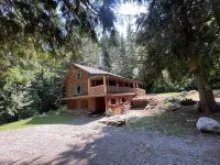 Private Forest Lodge Near Silverwood Theme Park - Sleeps 10