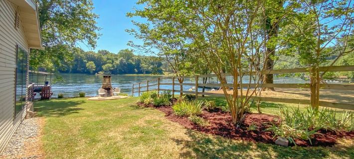 As close to the water as you can get! Updated and relaxing! Hotels in Marion County