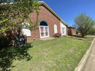 Parisian Marble Loft with a Garage near HWY55!