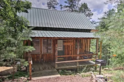 Cabins at Brush Creek Mtn-Beavers Lodge Hotel dekat Brandywine Creek Steakhouse & Tavern