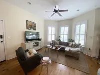 Spacious 2 bedroom apartment next to Forsyth Park