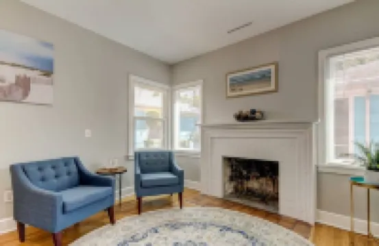 HOLIDAY SALE! Nice Downtown Dunedin Bungalow!