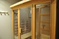 Cottage 10 people in a park with swimming pool Hotels in Argilly