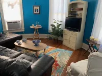 Spacious Upstairs Apartment in<br>Victorian Home