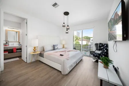 Blissful Coral Villa EcoPool4b-4b Отели рядом с достопримечательностью «Парк штата Барнакл Хисторик»