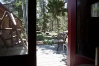 Charming Log Cabin for Peaceful Mountain Getaway!