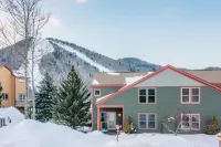 3BR w Incredible View, Hot Tub & Sauna
