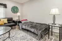One bedroom apartment in downtown Canandaigua 캐넌다이과 레이크 스테이트 마린 공원 주변 호텔