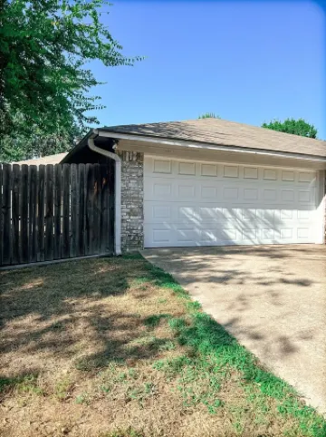 Cozy 2 bedroom 2 bath duplex near UT Tyler!