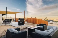 Desert Oasis with Star Gazing/Fire Pit/Games/Spa and Pool/BBQ