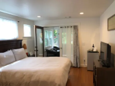 Wine Country Harvest Hideaway - Centrally located in Sonoma Valley