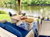 Riverfront Cottage and Cabana. 3-Bedroom, 2 Bath on the Lazy, Great Chazy, River 尚普蘭住宿飯店