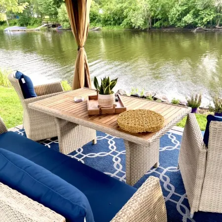 Riverfront Cottage and Cabana. 3-Bedroom, 2 Bath on the Lazy, Great Chazy, River Отели в г. Шамплейн