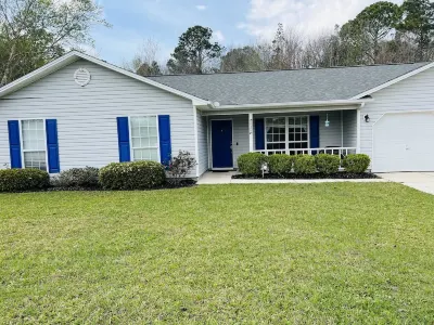Spacious Charming Home Hotels near Kingsland First Baptist Church