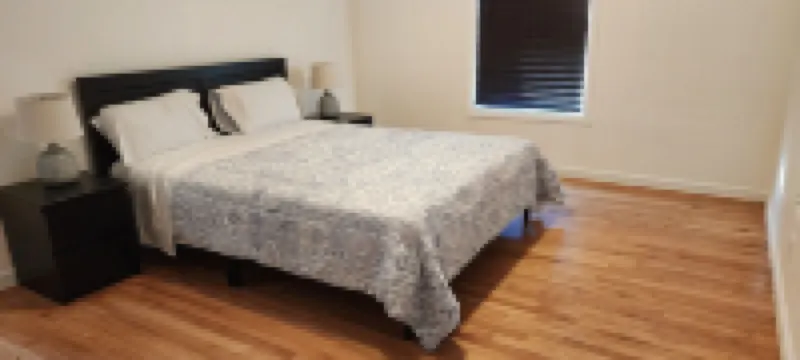 13 mil from lax and beaches. 11 miles from the forum and sofi. close to many. Hotels in Compton