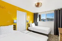 Clean & Renovated w\ hot tub, game room, firepit, & more!