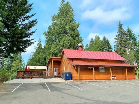 Lake Nahwatzel Resort, Cabin #1, Shared Dock just steps away! Now with WIFI!