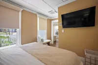 1 Min Walk to Downtown! Outdoor Patio! 5 Star Luxury! Golf Cart Rental!