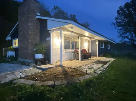 Sunny Brook Cottage with Amazing Views