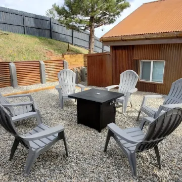 Pikes Peak Views: One Block to Downtown