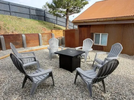 Pikes Peak Views: One Block to Downtown