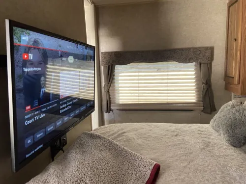 Howdy RV & Resort Bryan, 10mi to TX A&M,off Hwy 6. Amenities included, sleeps 5!