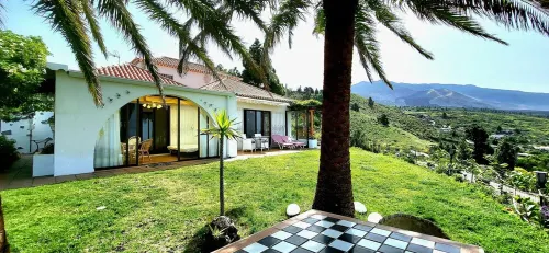 Großzüg. House with panoramic views of sea, mountains & valley + optional apartment