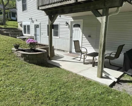 Charming, spacious, exceptionally clean & private apt! Ideal Ithaca location! Hotels in Town of Ithaca