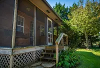 ROOSTERS REST w/ Hot Tub - Mountain Farm Getaway!!!