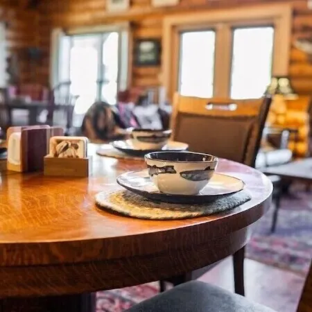 Luxury Riverfront Lodge Fishing, Hot Tub & White River Access and Ozark Views” Отели в г. Бакстер