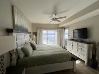 Amazing view!! Convenient location, Beautiful 3BR, Lakefront Condo with 2 Pools