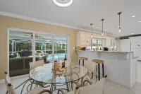 Screened-In Heated Pool and 5 min from the beach. Child friendly.