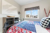 ISLAND OASIS - Immaculate & Newer 3BR/3BA home + GAME ROOM. Ice Fishing/Skiing++