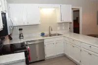 Gold Leaf Getaway: Cozy 2-bd apt in quaint Daleville, Streaming, WiFi, Near Base