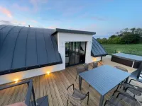 Maison Contemporaine vue mer et Piscine Intérieure Hotels in Locquirec