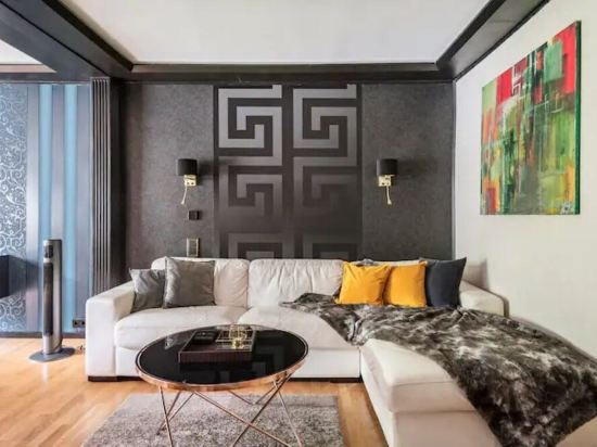 Apartment in a great location to the fair directly on the Grunewald near Kudamm with garden