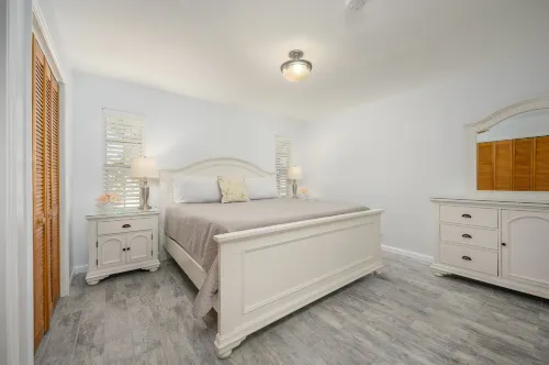 Stunning Fully Remodeled House with Heated Pool! 30%OFF Hotels in Bee Ridge