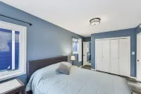 ⚓️Direct lake view with available Tritoon boat rental Hotels in Turkey Creek Township