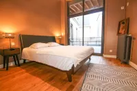Beautiful terrace in the city center with possibility parking and breakfast