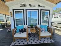 Cozy 2 bedroom Park Model Home in Popular Lake Havasu City near London Bridge