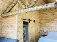 8 miles to Mount Rushmore - Sleeps 2 - King Bed Hotels in Mount Rushmore UT
