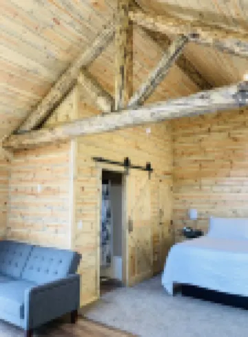 8 miles to Mount Rushmore - Sleeps 2 - King Bed
