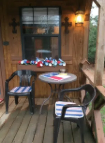 Private Cabin with hot tub. Nestled in the Woods just off Lake Limestone, Texas.