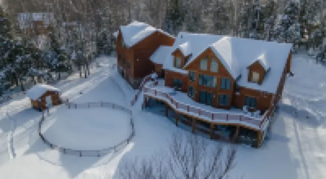 RETREAT TO A SECLUDED, SERENE MOUNTAIN LODGE