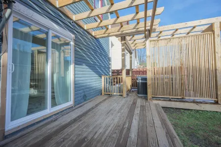 Lovely 2 Bedroom Unit with a Hot Tub