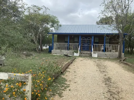 Hackberry House Downtown Bandera, TX Отели в г. Бандера